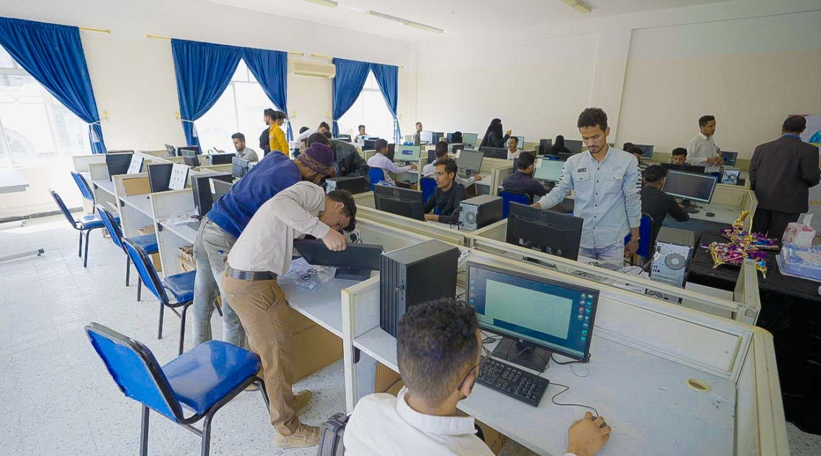 Tavakkol Karman Vakfı, sözünü tutarak Taiz Üniversitesi’ne bilgisayar laboratuvarı kurdu